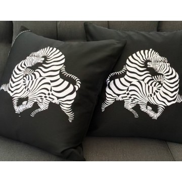 Вышивка две зебры