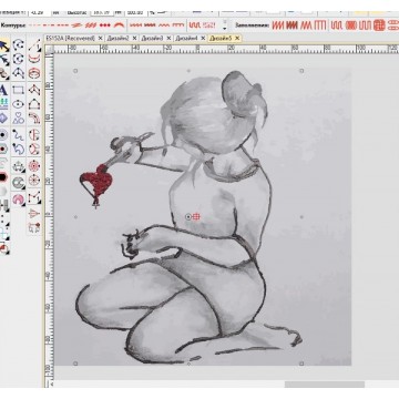 Вышивка девушка рисует сердце