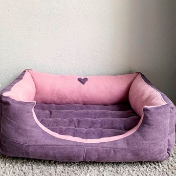 Лежак для кошки фиолетовый с вышивкой